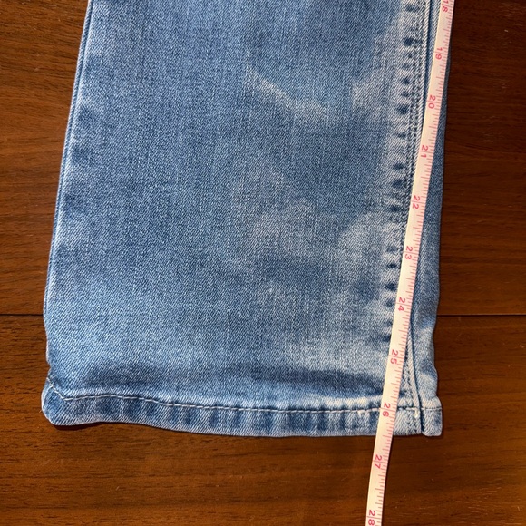 Laurie Felt Light Wash Forever Denim Crop Baby Bell Jeans - Picture 9 of 15